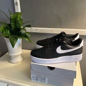 NIB Nike Air Force 1 ‘07 Black and White Size 9.5/11